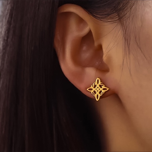 🔵𝟲𝟱%𝗢𝗙𝗙 𝗯𝘂𝗻𝗱𝗹𝗲𝘀 𝟯+🔵 NEW Witch Knot Stainless Steel Stud Earrings - Picture 7 of 11